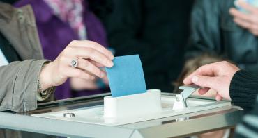 women voting