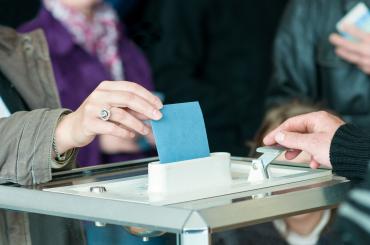 women voting